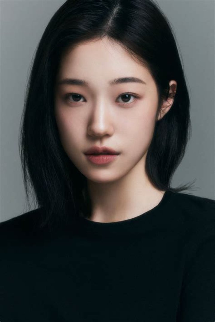 Discovering The Allure Of Roh Yoonseo: A Rising Star In Entertainment