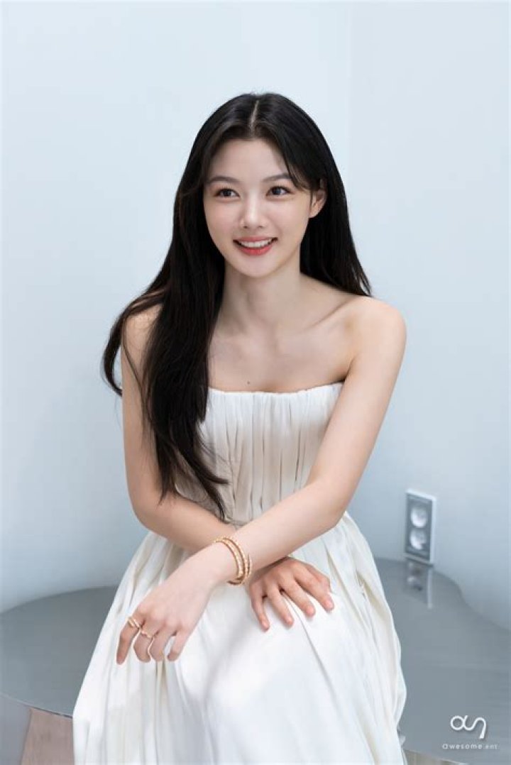 Unveiling Kim Yoo Jung: Height And Weight Insights