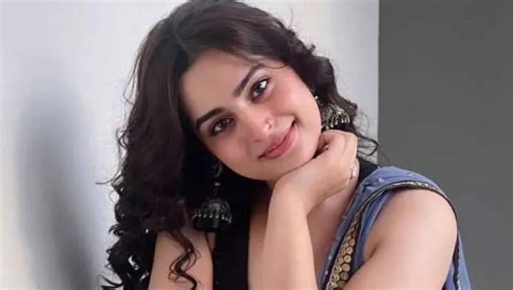 Unveiling The Age Of Ayesha Khan: A Journey Through Time